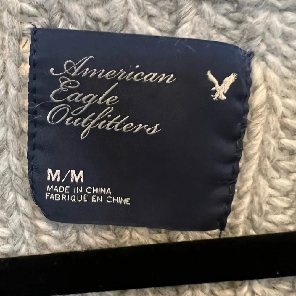 American Eagle Outfitters Gray Poncho Sweater Cableknit Cable Knit Button Size M - Picture 10 of 12